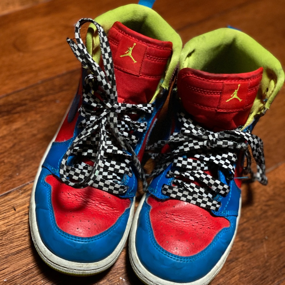 Air Jordan Retro High GS “Chilling”